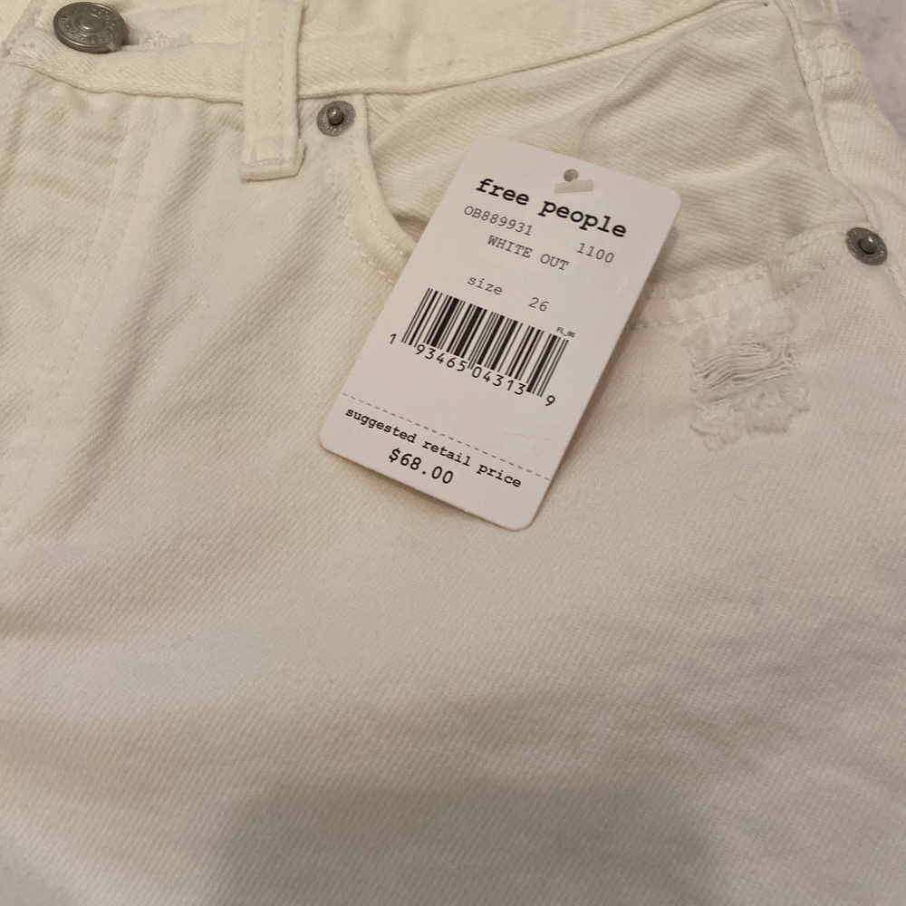Free People Sofia White Distressed Shorts - 26 - Picture 4 of 13